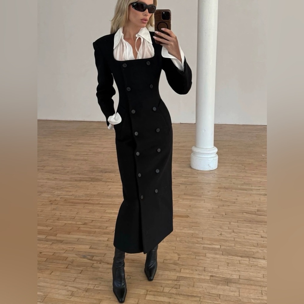 Helsa The Hourglass Coat in Black - Picture 2 of 8